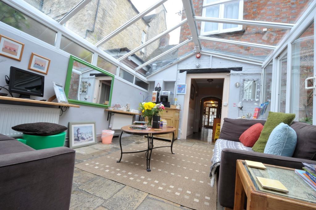 The Witney Guest House Экстерьер фото